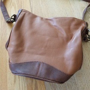 Leather Cara Bella Crossbody Purse Bag Zip Open